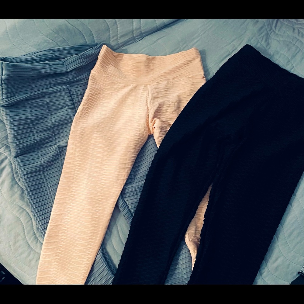 set of 3 leggings TiKTok Black Pink Gray sz Med NWOT